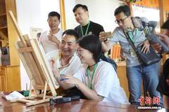 网络名人走进青海同仁 感受热贡艺术
