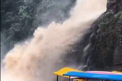 龙潭大峡谷暴雨致山洪暴发 七下八上游玩安全警惕需拉满