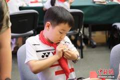 浙江小学生用文创画笔解锁红色密码 这场档案馆里的美术课让红色根脉触手可及