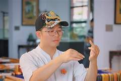广绣传承人王新元以青铜题材突破创作边界 让千年非遗走出雅致新意