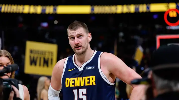 约基奇暂缓提前续约谈判 最高可签4年2.8亿