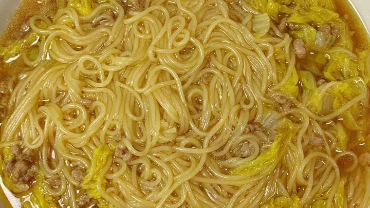 这碗白菜肉末汤面,清清爽爽暖到胃里