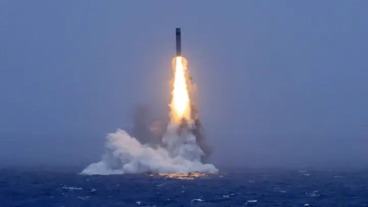 中国战略核潜艇一发打进南太平洋，8000公里精准命中， 美国却突然安静了！