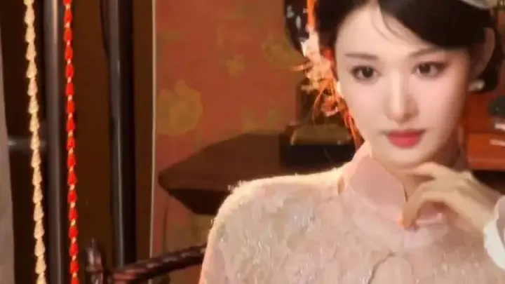 王楚然旗袍造型引爆全网:172cm黄金比例演绎东方美学,新剧未播先火