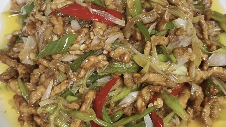 葱香肉嫩,一锅烟火气——家常葱爆肉丝的黄金3步