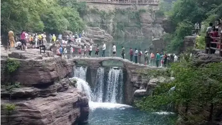 泰山旅行社服务场景应用与适配深度分析