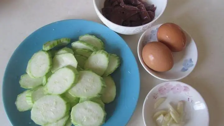 丝瓜蛋花汤:清爽营养,夏季养颜防衰老的家常汤品