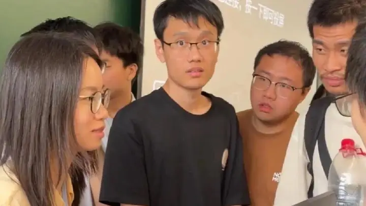 2025年玻尔兹曼方程闭环者邓煜揽双奖，学界分量远超错觉；王虹因2025年2月论文完成教科书级学术出圈