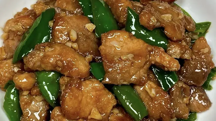 一盘辣椒炒肉藏着家的滋味 烟火家常里的生活真意