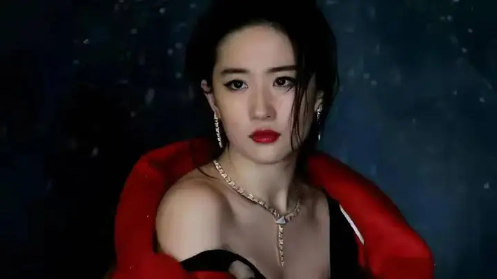 刘亦菲凭自然微胖体态获认可，成熟美态尽显灵动气场