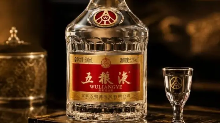 五粮液出手稳价:第八代五粮液出货价不得低于800元/瓶,经销商低价抛售将面临处罚