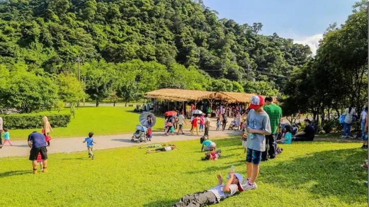 小玥儿泡澡没泡够,早晨接着泡!小杨阿姨透露细节,筱梅带一大家人游宜兰,网友:这家人太幸福了