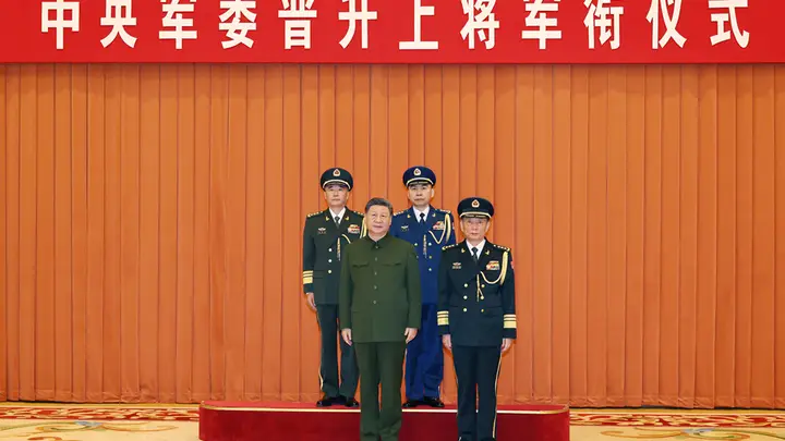 中央军委举行晋升上将军衔仪式 习近平颁发命令状并向晋衔的军官表示祝贺
