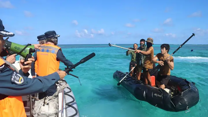 仁爱礁冲突:中方海警反制菲方挑衅 维权执法遭歪曲抹黑