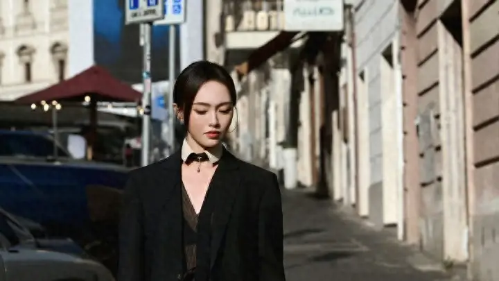 唐嫣罗马街头穿搭挑战黑色系,高定秀场强冷艳御姐气场