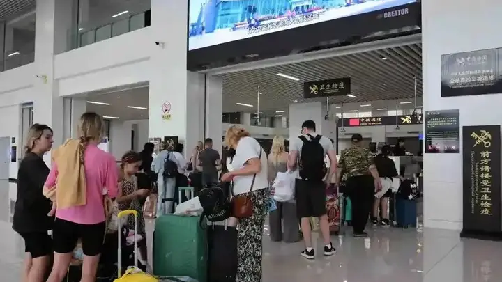 黑河口岸出入境客流突破60万人次