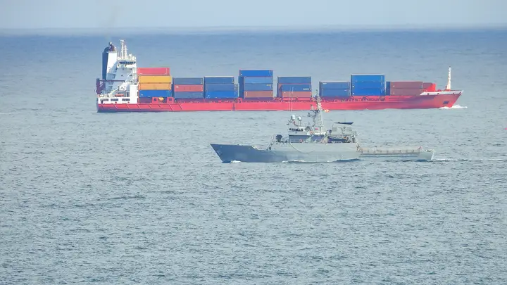 胡塞武装袭击红海油轮 美军连续第12夜空袭伊朗霍尔木兹冲突持续升温