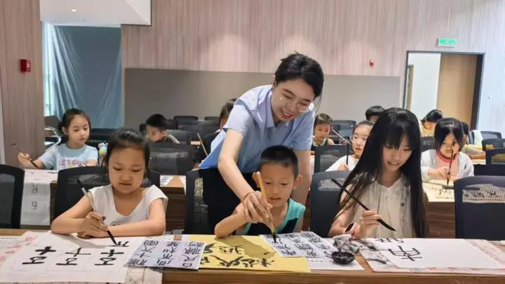 太原青少年暑期走近清代篆书 探索文物价值新方式