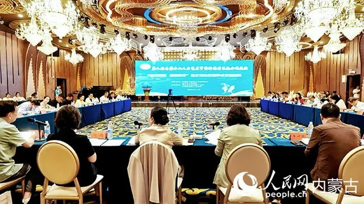 7月23日全国多地专家齐聚包头土右旗 为二人台艺术高质量发展敲定创新路径