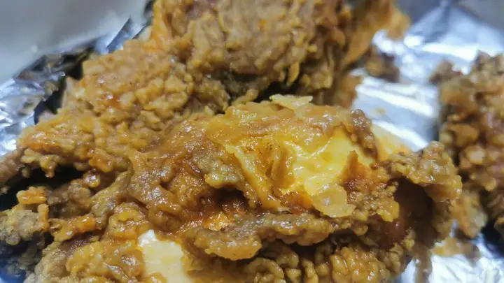 香辣脆皮炸鸡酥脆秘诀公开！腌料配方+炸制关键流程全拆解