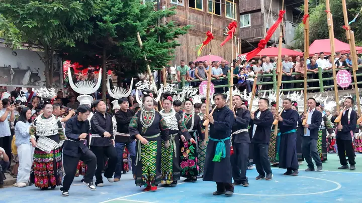 贵州台江南宫镇交下村高排芦笙节启幕 民俗盛宴亮名片 激活文旅振兴动力