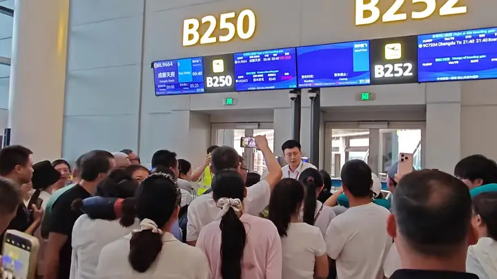 祥鹏航空延误航班发过期餐食被投诉，迅即收回并给每位旅客补偿200元