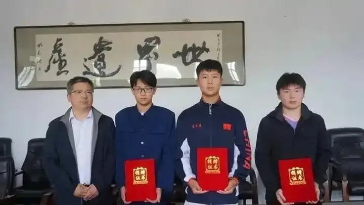 江苏三初中生自费购日军细菌战辅助部队罪证捐赠获肯定，反遭恶意攻击 警方已传唤违法嫌疑人启动保护