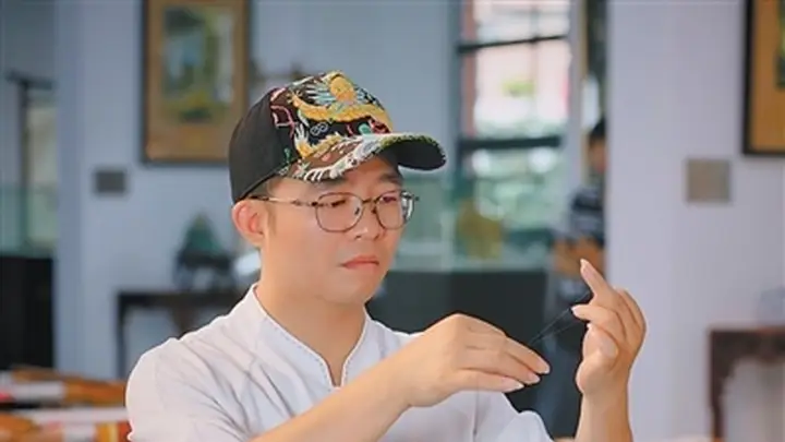 广绣传承人王新元以青铜题材突破创作边界 让千年非遗走出雅致新意