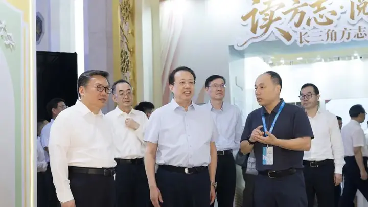 让城市书香更浓郁,龚正市长来到上海书展,与广大市民群众共享阅读盛宴