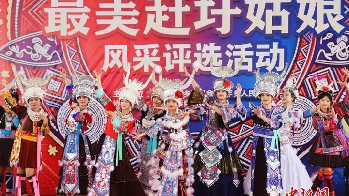 （走进中国乡村）古老民族服饰成“潮流” 广西乡镇“绣”出千万产业闯东盟